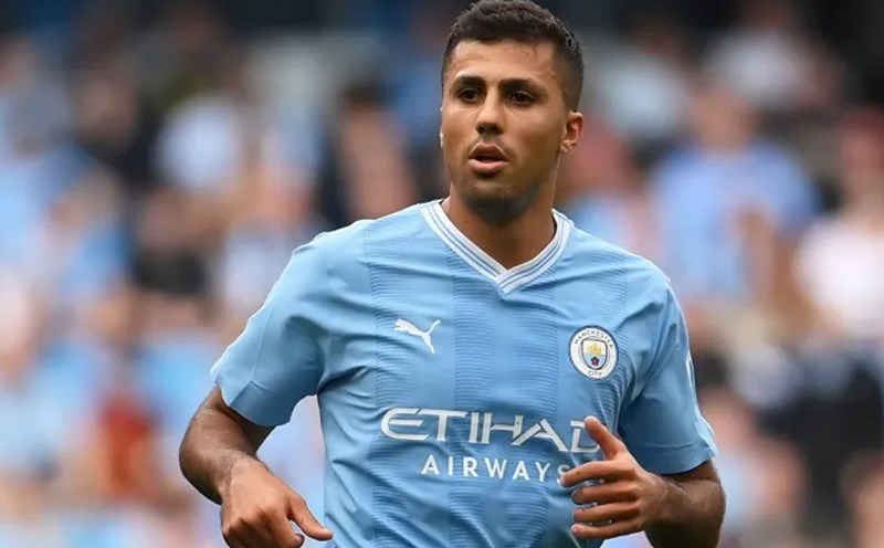 Cầu Thủ Tiền Vệ Phòng Ngự Xuất Sắc - Trái Tim Thầm Lặng 1 Rodri (Manchester City)