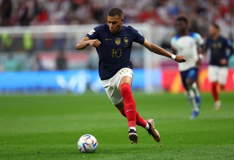 Cầu Thủ Tấn Công Mạnh Mẽ - Những Cỗ Máy Tàn Phá Hàng Phòng Ngự 2 tan cong Kylian Mbappé